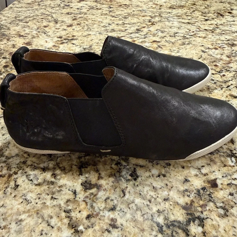 Frye Melanie Slip On Sneakers Womens 8.5 Black Leather Low Top Minimalist‎